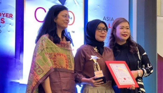 MANTAP! Dekan FKIP UPS Tegal Terima Penghargaan CMO Asia Award di Hari Kemerdekaan