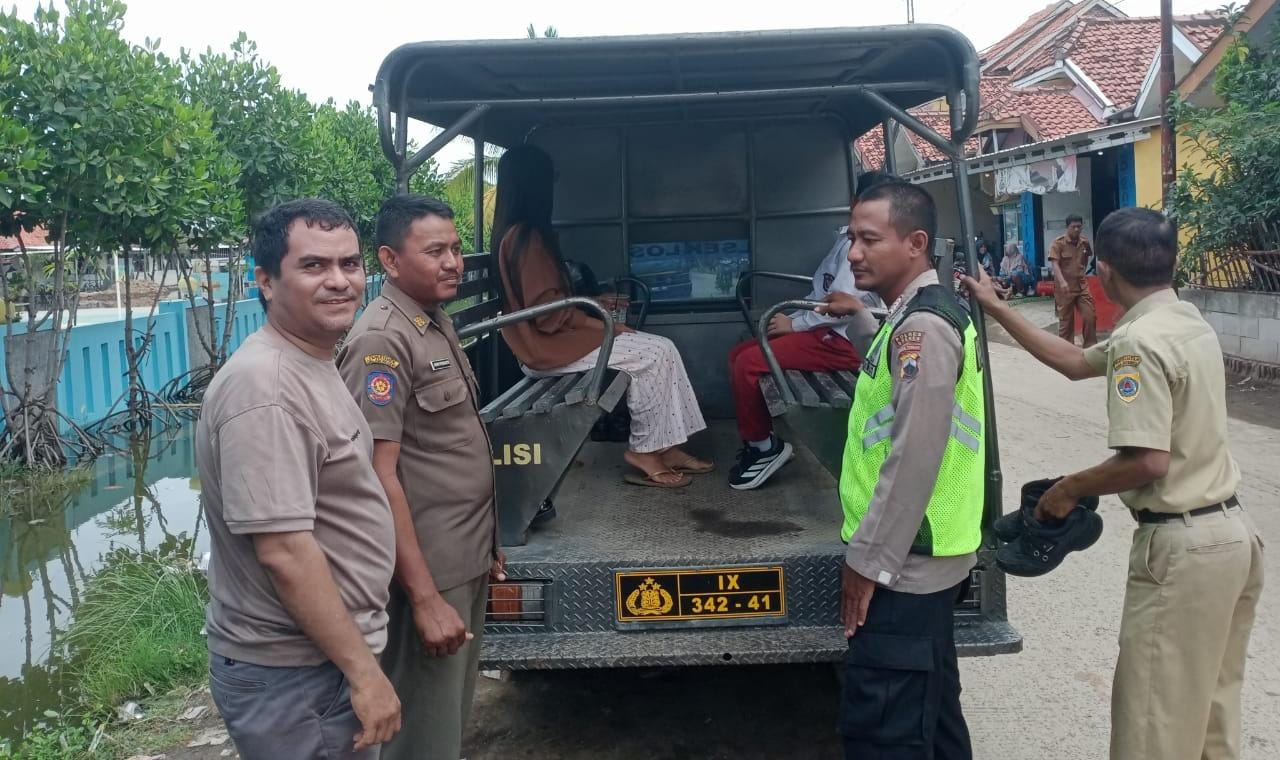 3.347 Rumah di 3 Desa di Losari Brebes Terdampak Banjir Rob, Aparat Bantu Mobilitas Warga