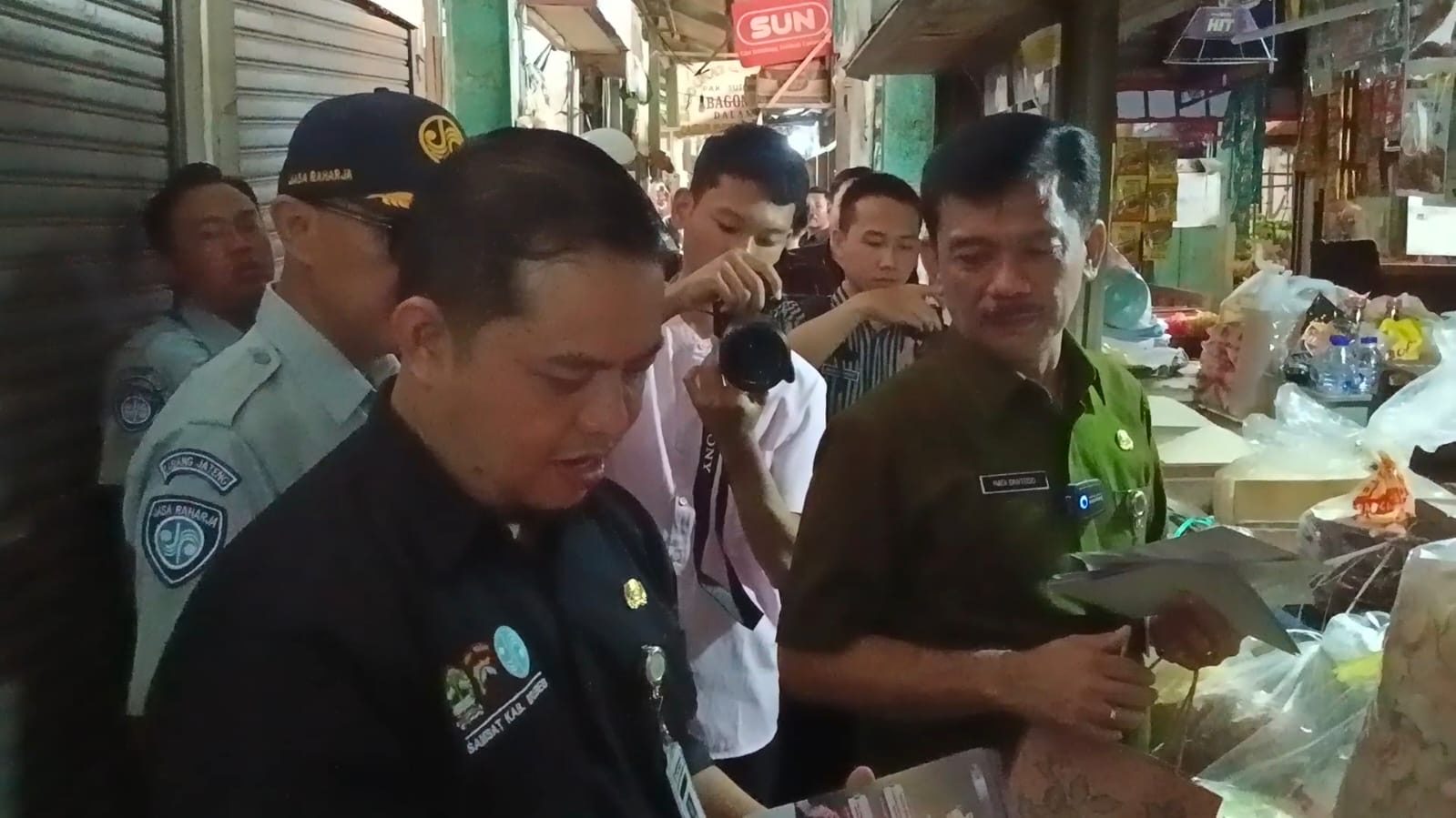 Kepala Bapenda Jateng Keluar Masuk Pasar Induk Brebes Ingatkan Bayar Pajak Kendaraan