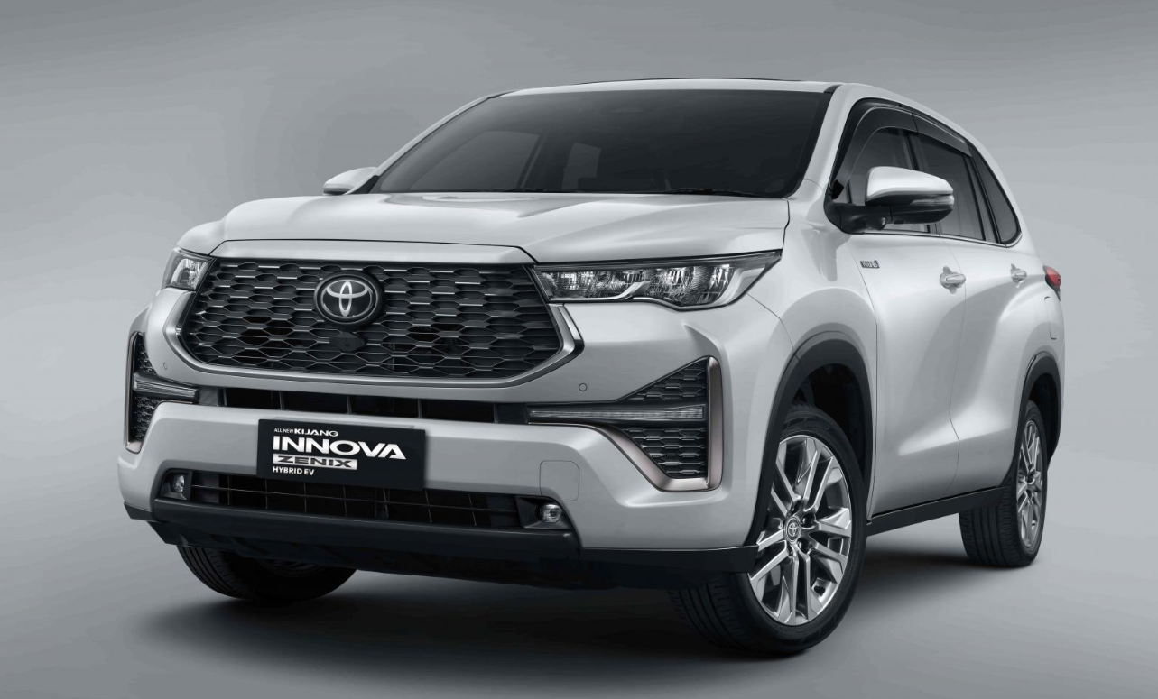 Dibekali Sunroof, Toyota Kijang Innova Zenix 2023 Siap Jadi Pesaing Berat Mobil-mobil MPV Lainnya