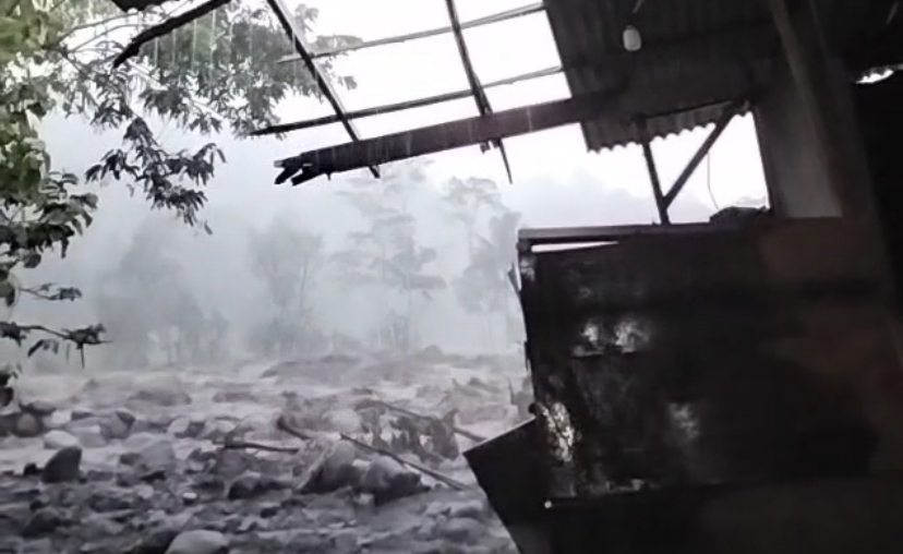 Kali Keruh Kembali Meluap, Pemukiman Warga Tergenang Banjir di Brebes