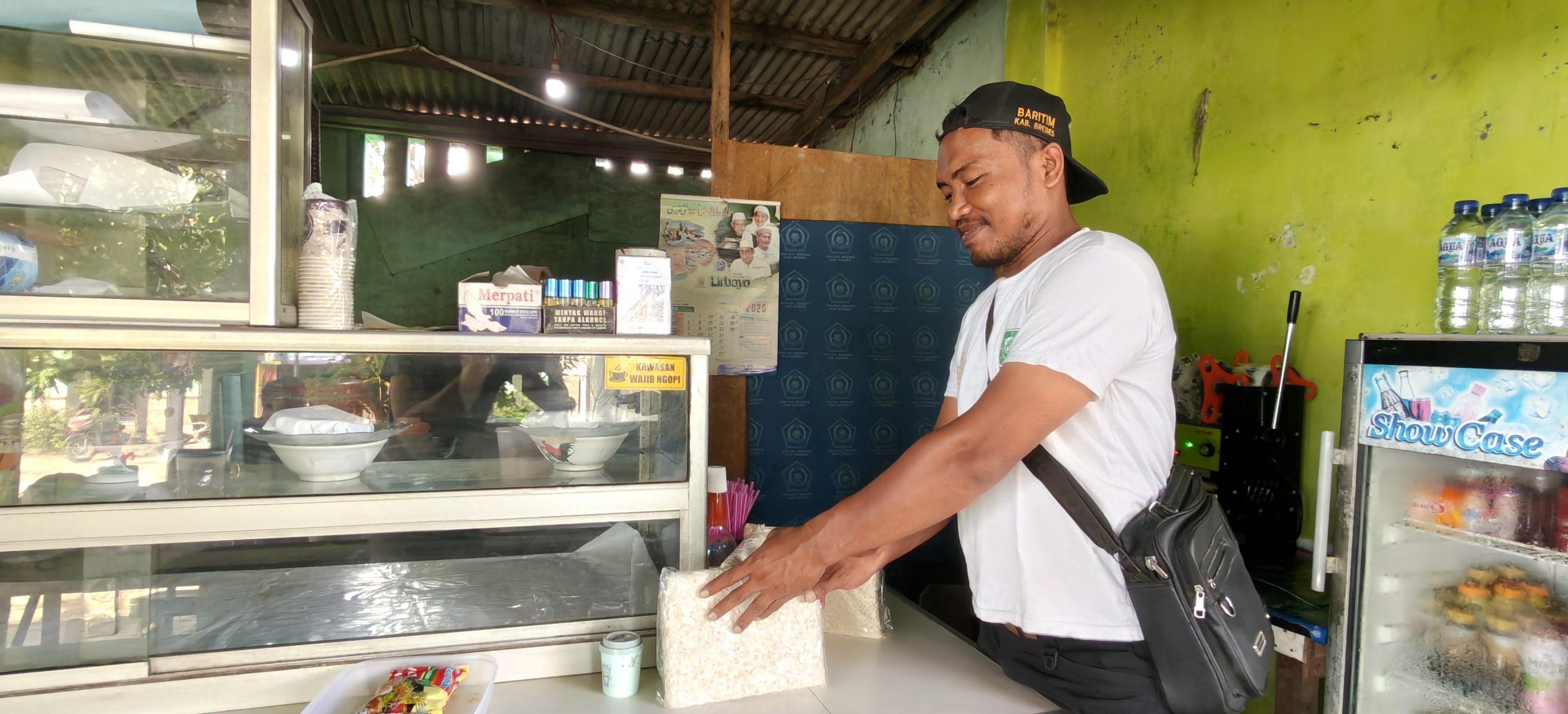 Pengrajin Tempe di Brebes Kepikiran Tingginya Harga Kedelai dan Plastik