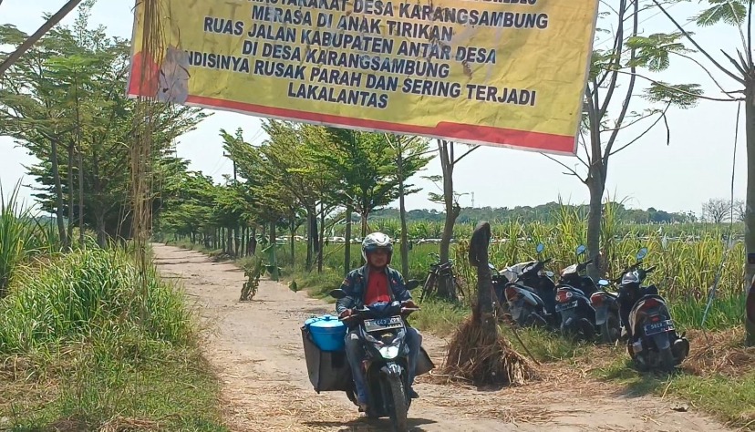DPU Brebes Pastikan Jalan Rusak yang Diprotes Warga Losari Bakal Diperbaiki