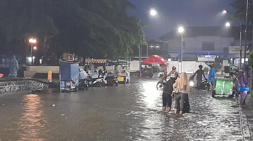 Hujan Deras, Alun-alun Brebes Hingga Pendopo Tergenang Banjir