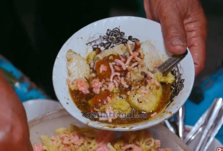 Lontong Dekem khas Pemalang, Kuliner Legendaris yang Hangat Gurih dan Kaya Rempah