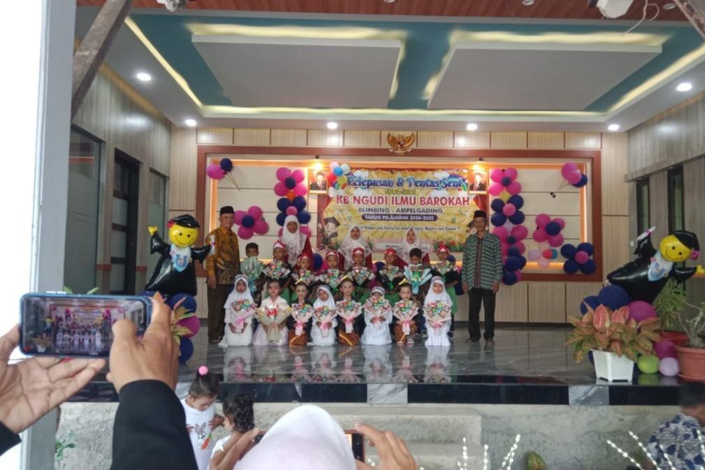 Keharuan Warnai Pelepasan Siswa KB di Desa Blimbing Pemalang