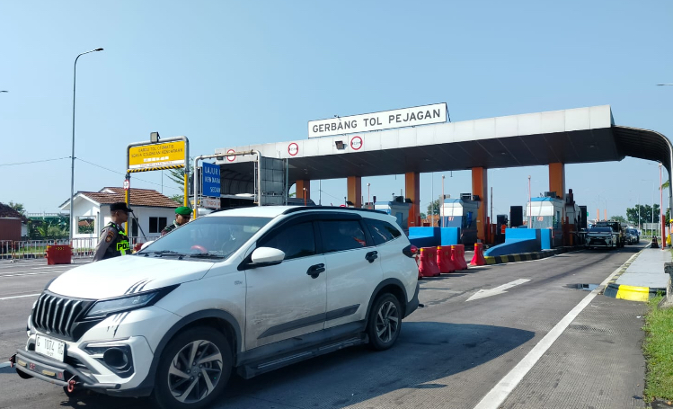 Puncak Arus Mudik 2026 Diprediksi Lusa, 113 Ribu Kendaraan Keluar Exit Tol Pejagan Brebes