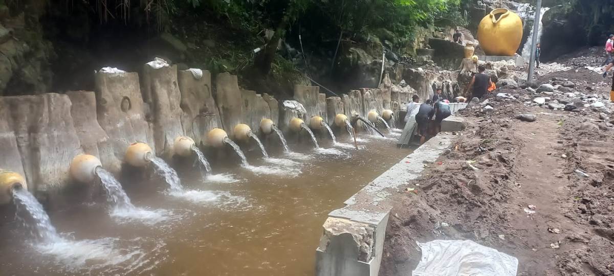 Mengungkap Asal Usul Pancuran 13 Guci Tegal dan Kisah Pangeran Sutra Wijaya