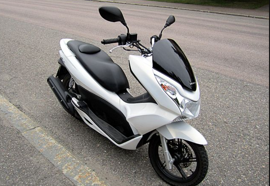 Ngirit BBM Tapi Ngebut? Ini Keunggulan Honda PCX 160 2025