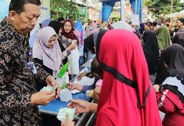 Ribuan Warga Desa Sima Kabupaten Pemalang Serbu Pasar Murah