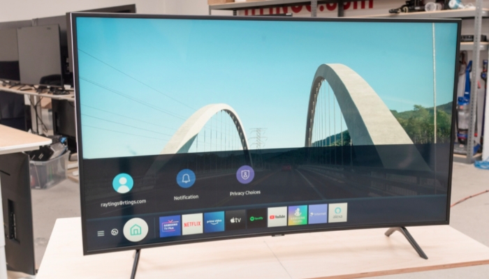 Spesifikasi Mumpuni Smart TV Samsung Tizen TU-8300, Kualitas Gambar Terbaik TV Layar Lebar