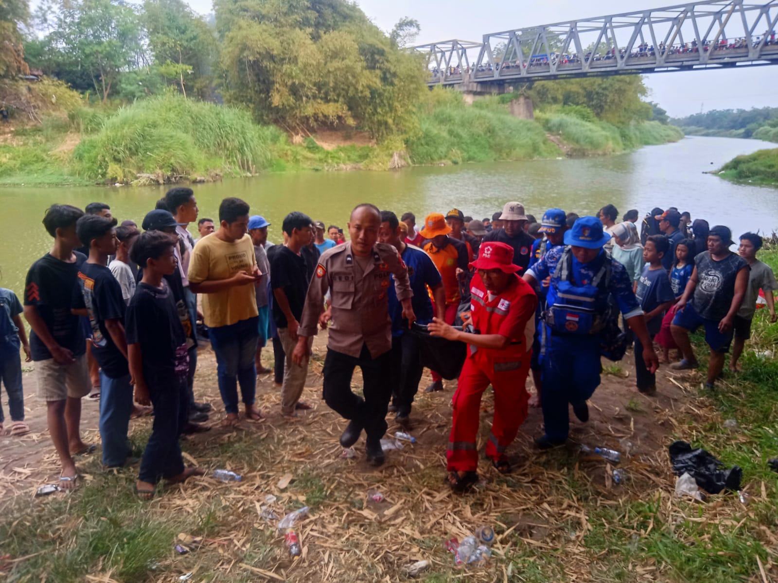 Bocah Tenggelam di Sungai Comal Pemalang Ditemukan Meninggal Dunia Setelah 8 Jam Pencarian 