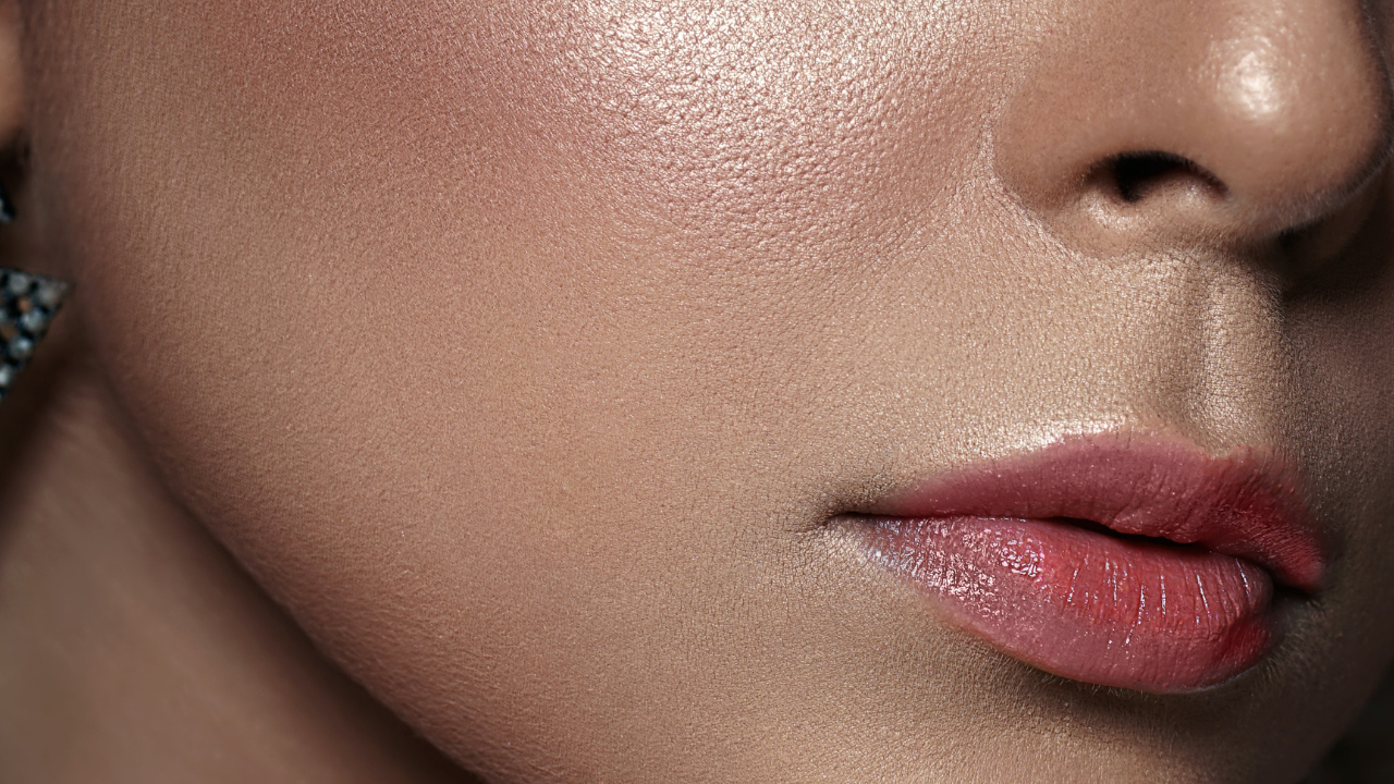 Pusing Karena Warna Bibir Terlalu Polos? Berikut Ini Tips Membuat Ombre Menggunakan Lipstik