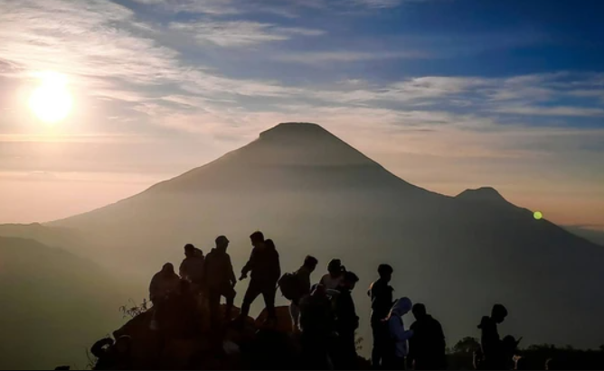 Ini 3 Deretan Wisata Puncak Gunung di Wonosobo yang Bikin Terpukau!