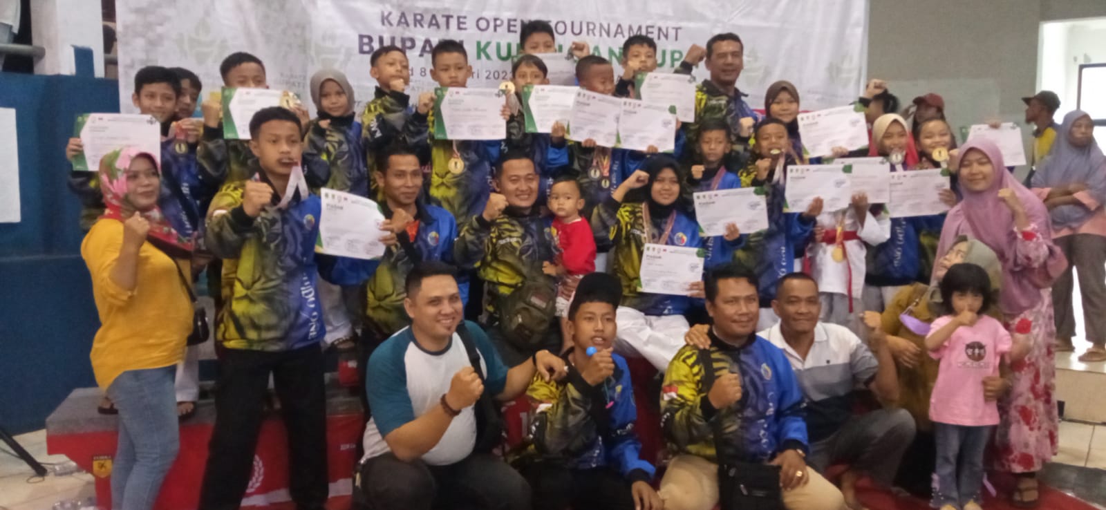 Luarbiasa! Lemkari Kabupaten Tegal Gondol 15 Medali Kejuaraan Karate Bupati Cup Kuningan
