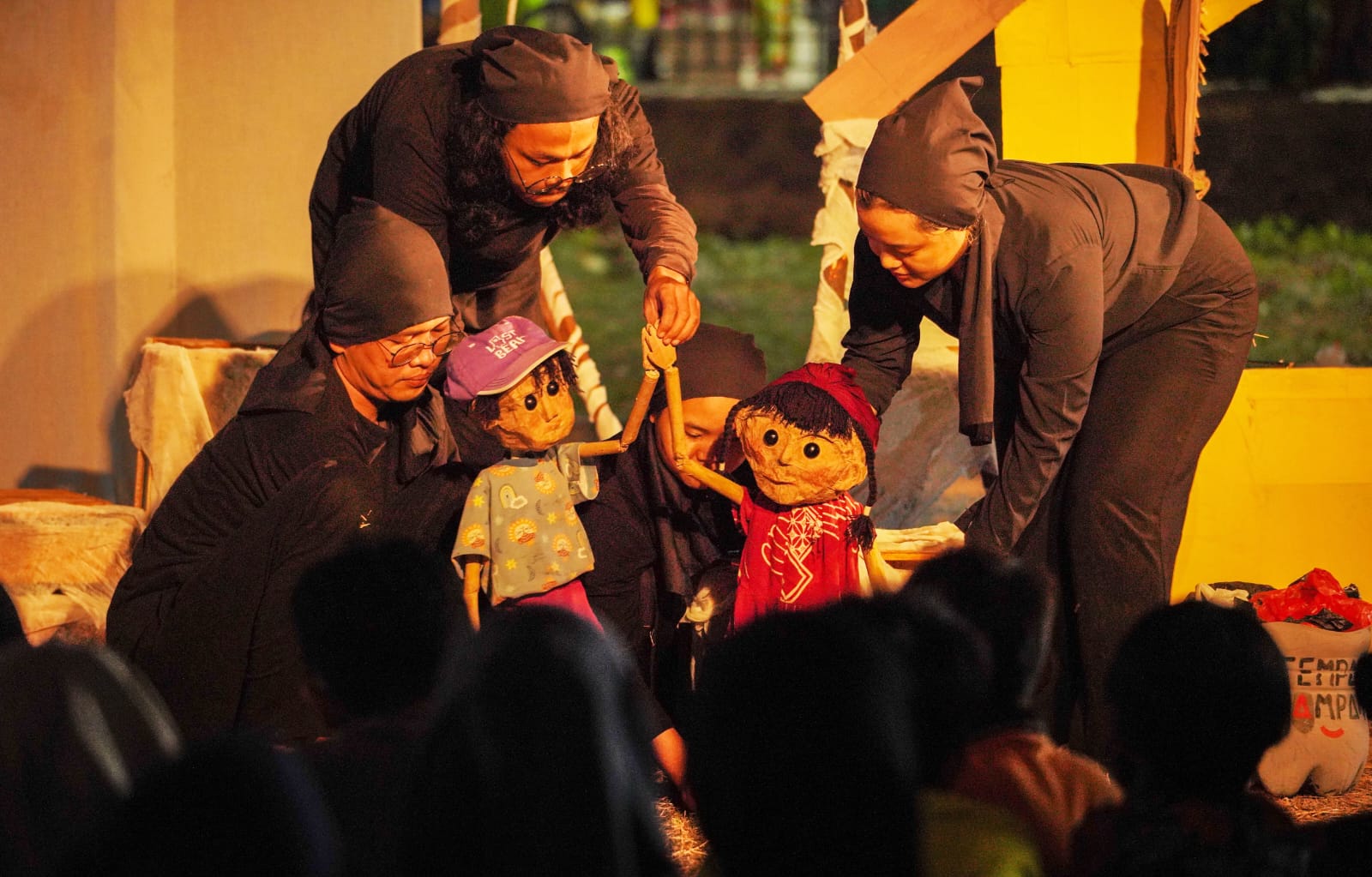 Bonekanya Terbuat dari Kertas Koran, Dokkar Puppet Theatre Ingin Pertunjukan Bisa Dinikmati Semua Kalangan