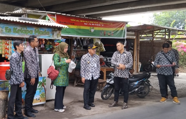 Cek Hasil Perbaikan Jalan di Brebes, Pj Bupati Temukan Titik yang Masih Rusak