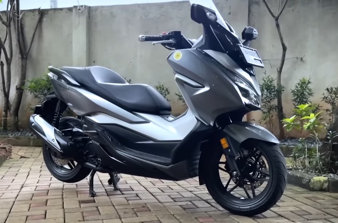 5 Fitur Kenyamanan Honda Forza yang Tak Ada di Motor Metik Lainnya
