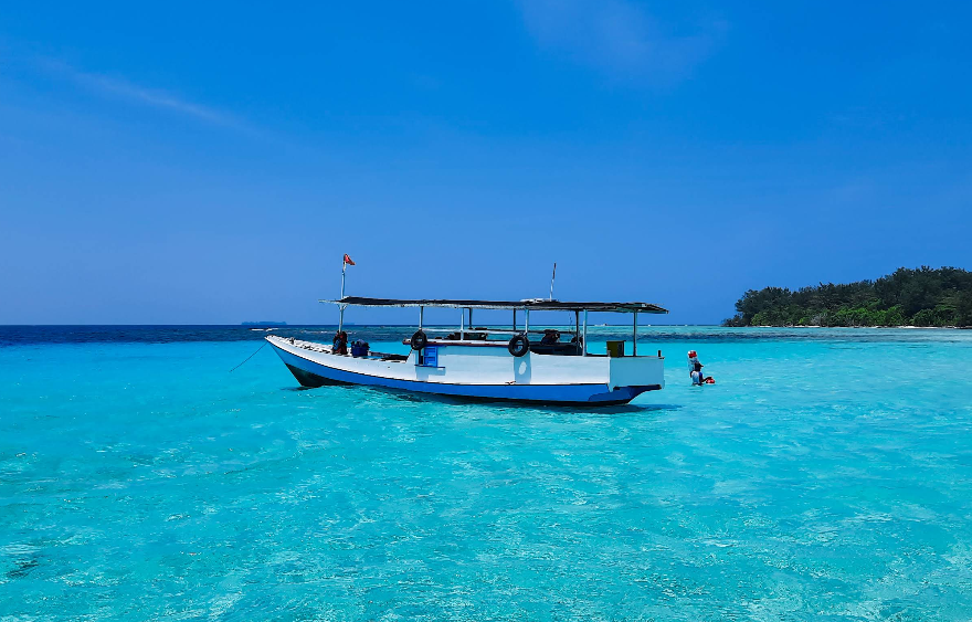 Mengintip Keindahan Pulau Cemara Besar, Surga Tersembunyi di Karimunjawa