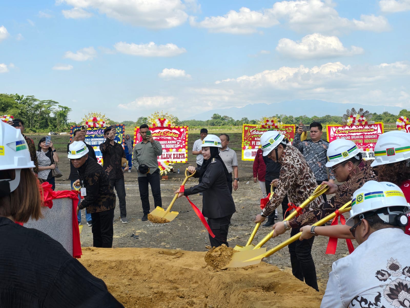 Bersama Wamen Perindustrian, Bupati Resmikan Pembangunan Pabrik Tekstil di Brebes