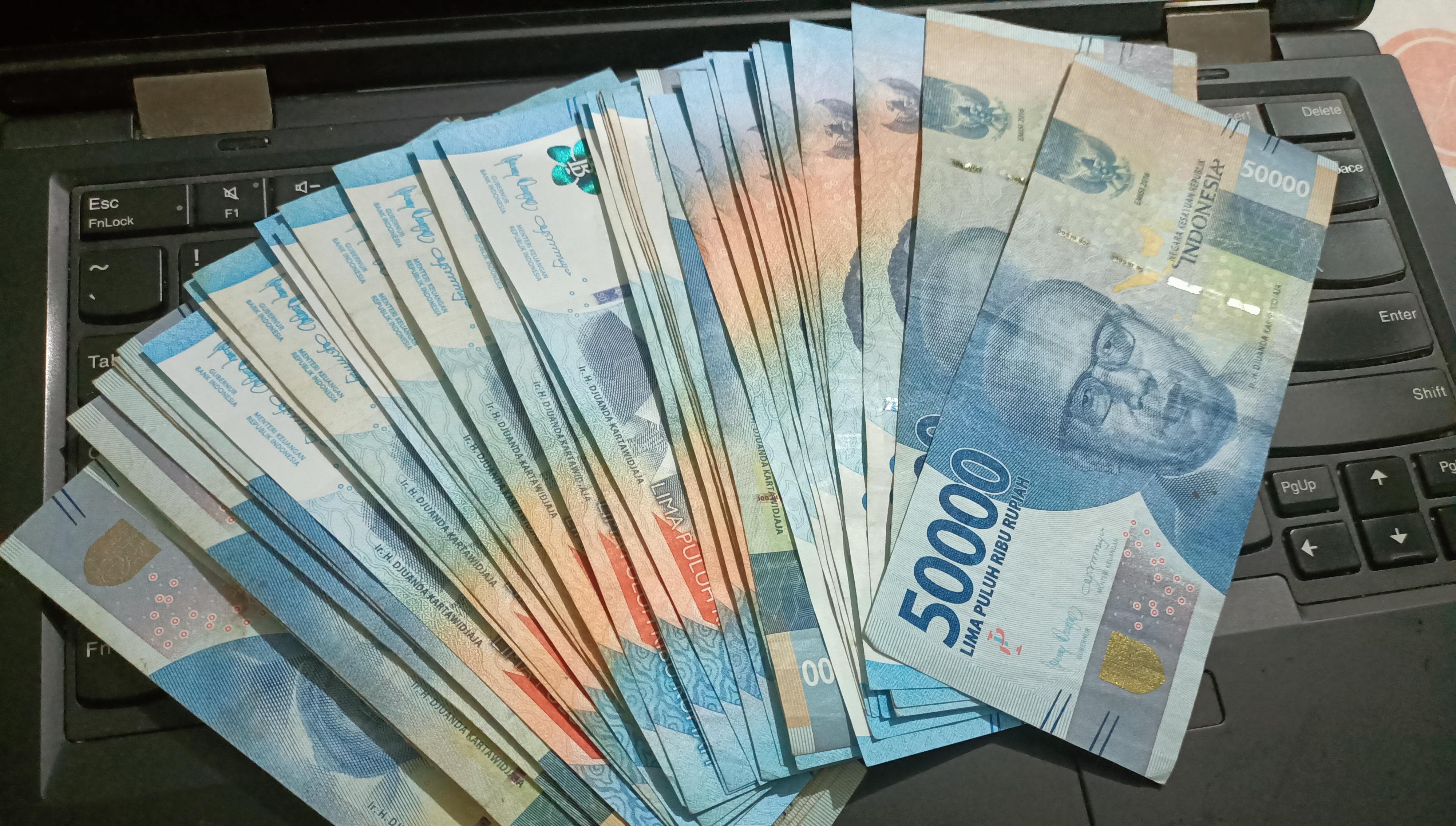 7 Cara Lunasi Utang Pinjol yang Menumpuk, Bukan Cuma Cari Sampingan Loh 