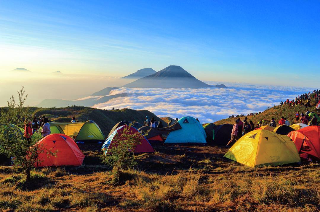 Mitos Gunung Prau, dari Pocong Tidur sampai Berkumpulnya Dewa-dewa