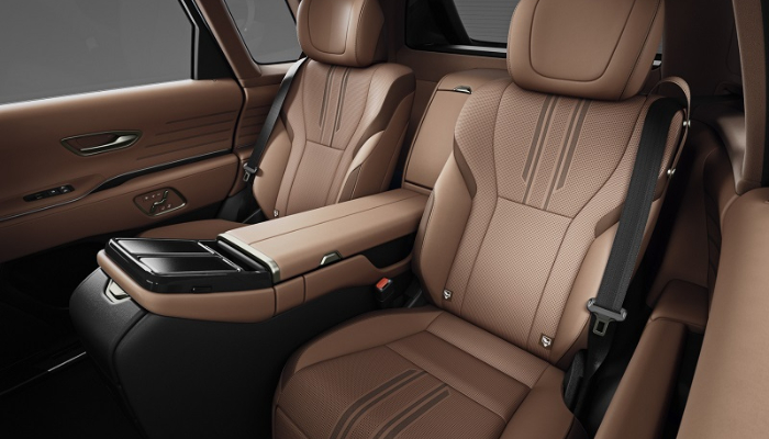 Kenapa Toyota Century SUV Hanya Muat 4 Orang? Ternyata Ini Alasan Interiornya!