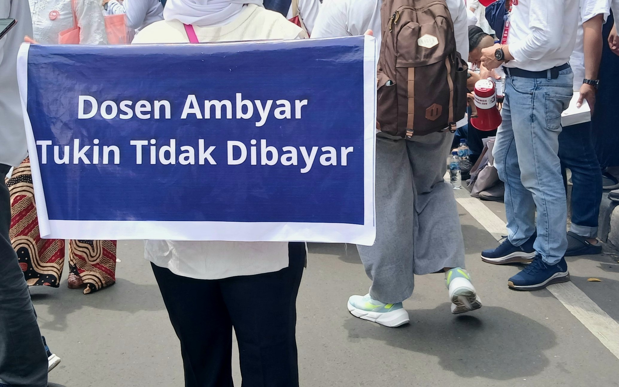 Ngeluh Gaji di Bawah UMR, Dosen ASN Kemdiktisaintek Rata-rata Bergaji 3 Juta  