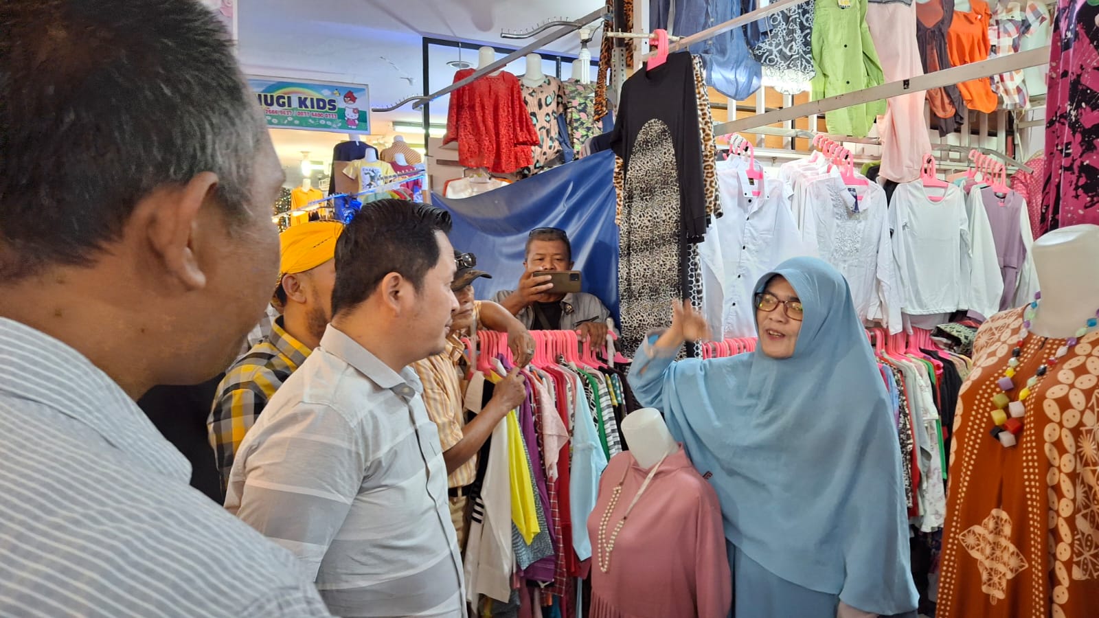 Satu Arah di Kawasan Malioboro-nya Tegal Kembali Disoal, Ini Curhatan Pedagang ke Cawalkot Muda Ini