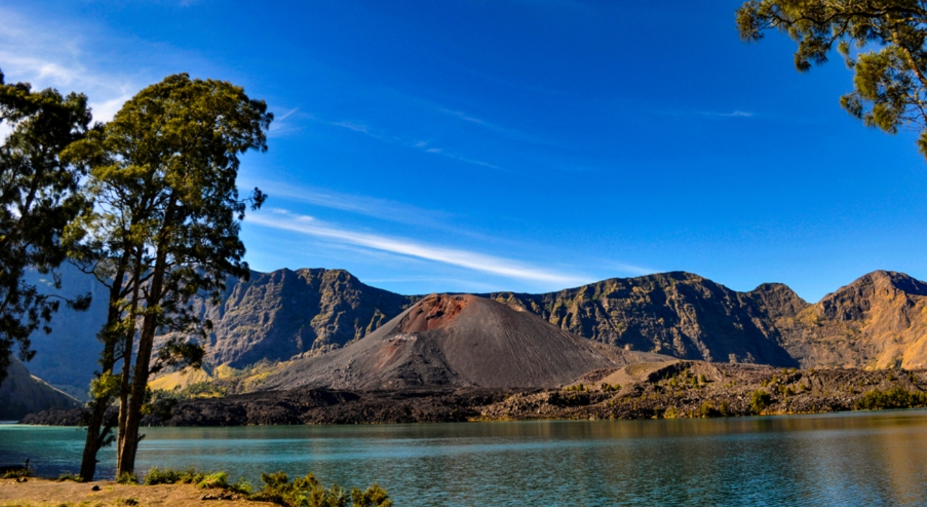 Mitos dan Misteri Gunung Rinjani, Benarkah Merupakan Tempat Bersemayam Dewi Anjani yang Terkutuk