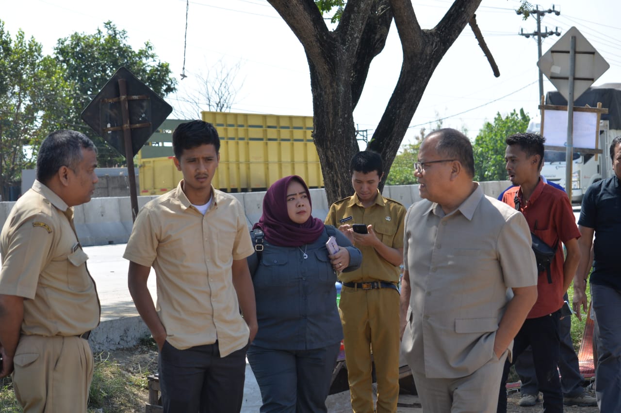 10 Tahun Jalan Rusak, Warga Pagerbarang Tegal Curhat Nyaris Terisolir 