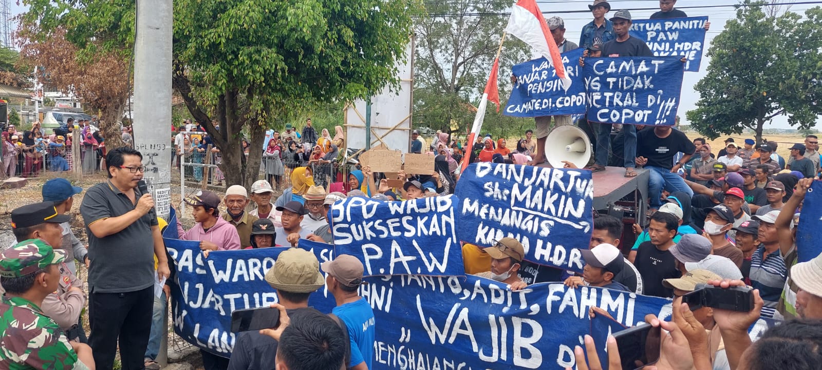 Pilkades PAW Banjarturi Kabupaten Tegal Kisruh dan Memanas, Ratusan Massa Geruduk Balai Desa 