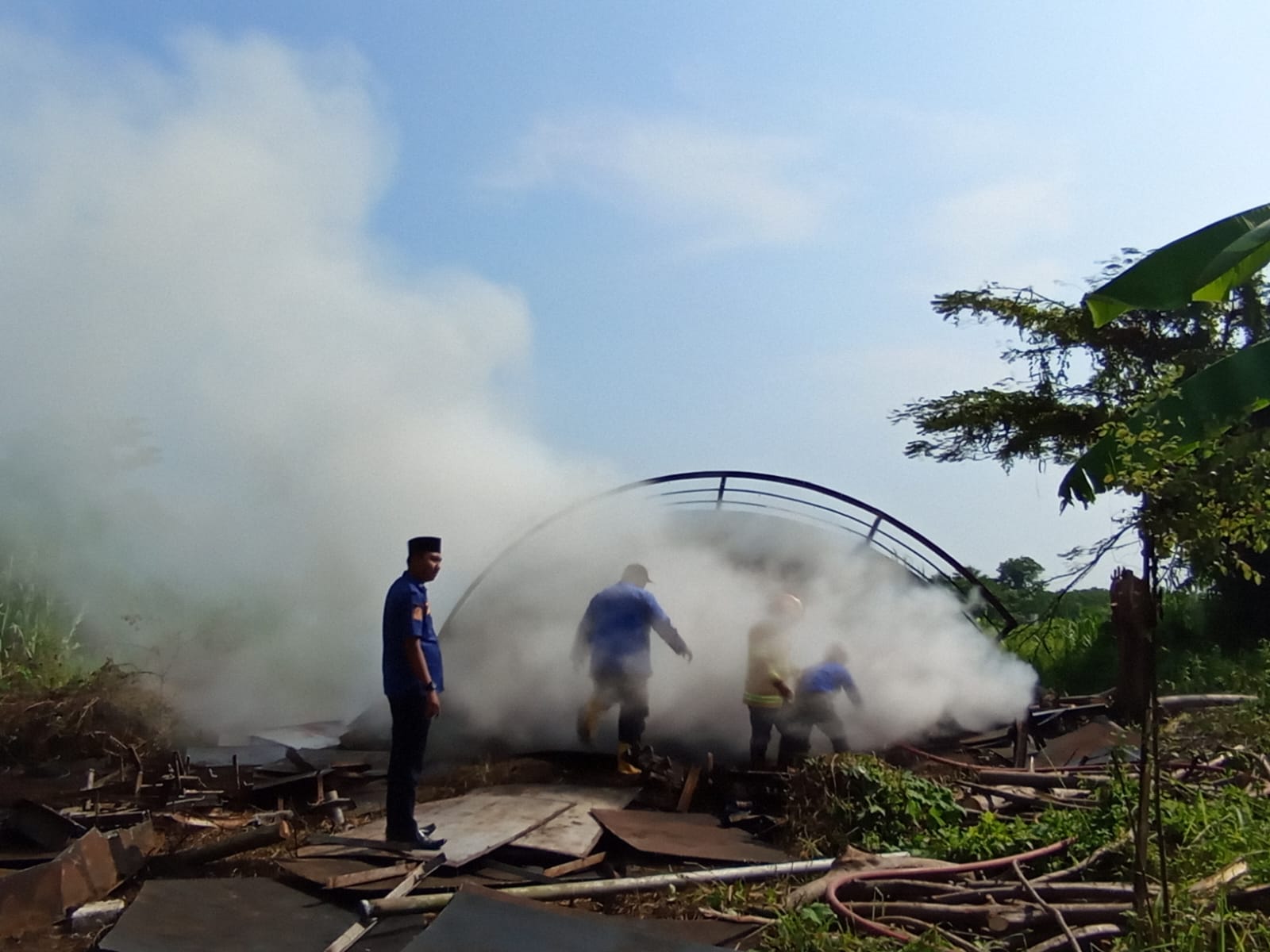 Bikin Pekerja Kalang Kabut, Tangki BBM Eks Pabrik Tekstil di Tegal Kebakaran