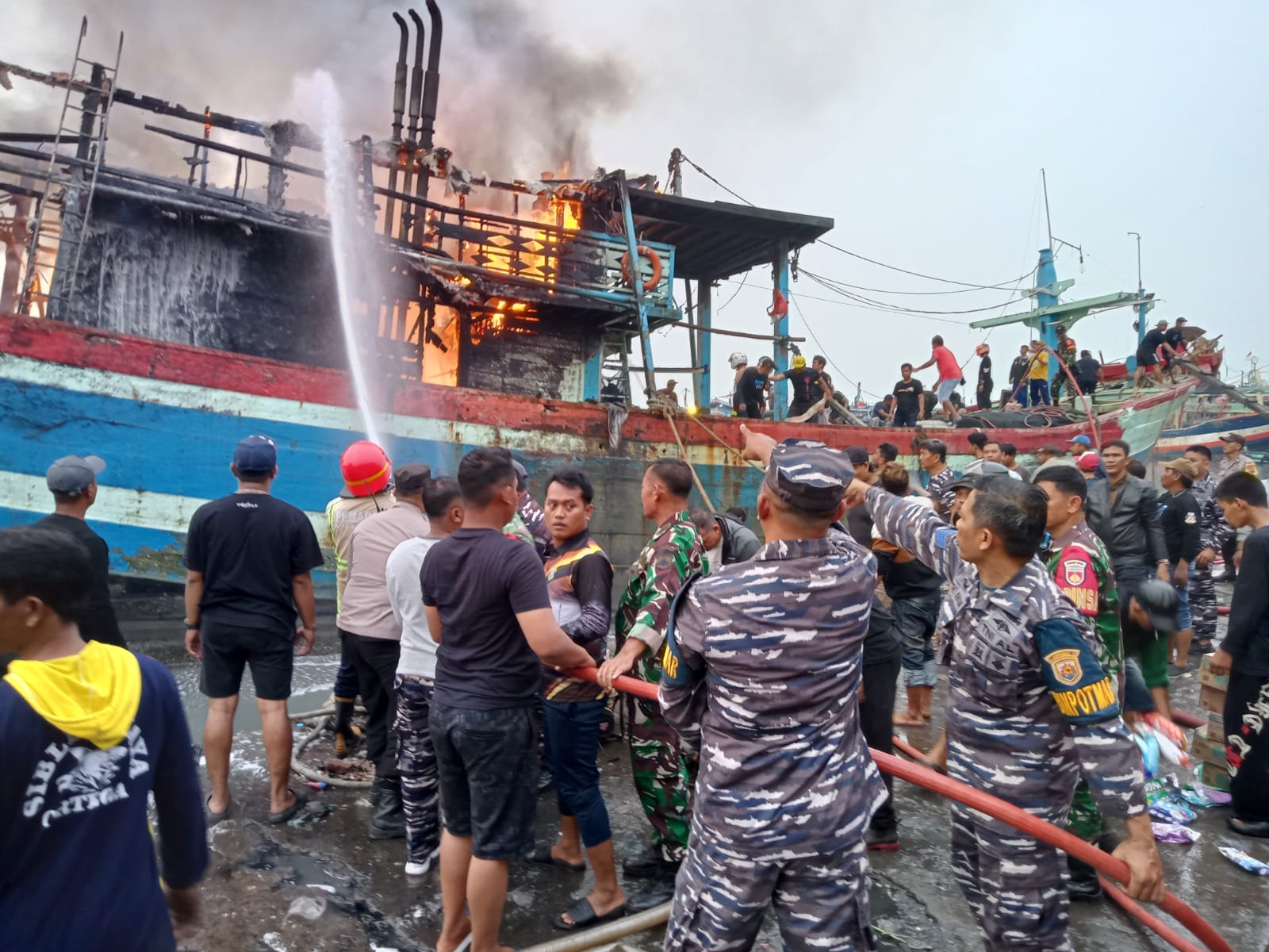 Korban Kebakaran Kapal di Pelabuhan Jongor Tegal Dirawat Intensif