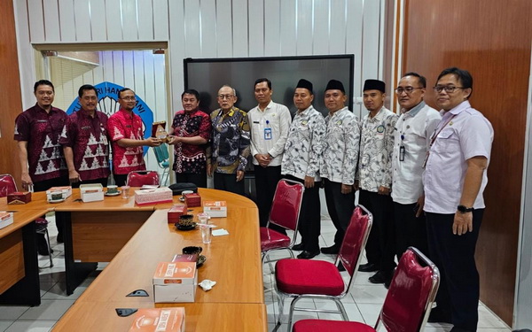 Full Senyum! Honor Peningkatan Kesejahteraan Guru Swasta Kota Tegal Akan Naik 2024 