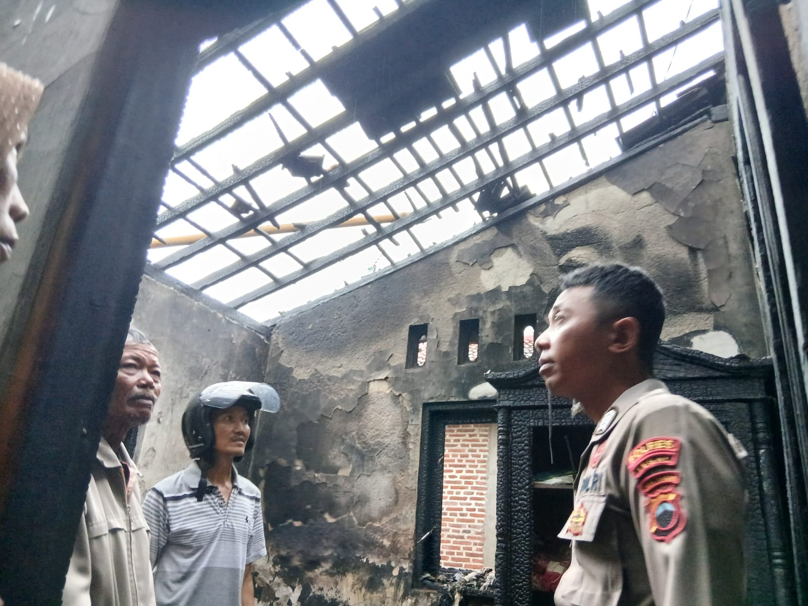 Rumah Warga Warureja Tegal Terbakar Diduga Akibat Tersambar Petir
