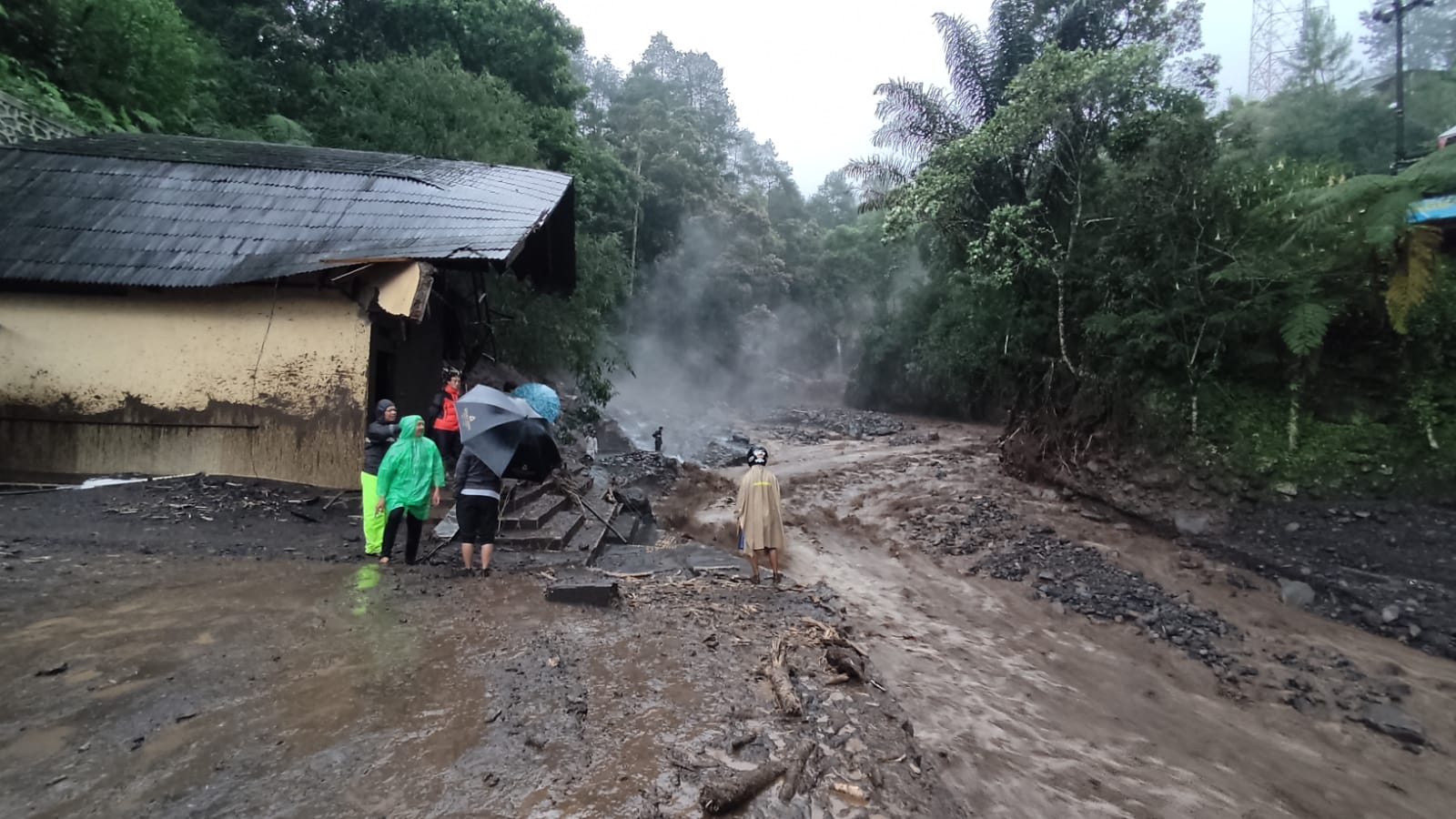 Banjir Bandang Kembali Terjang Guci Tegal, 3 Jembatan Terputus