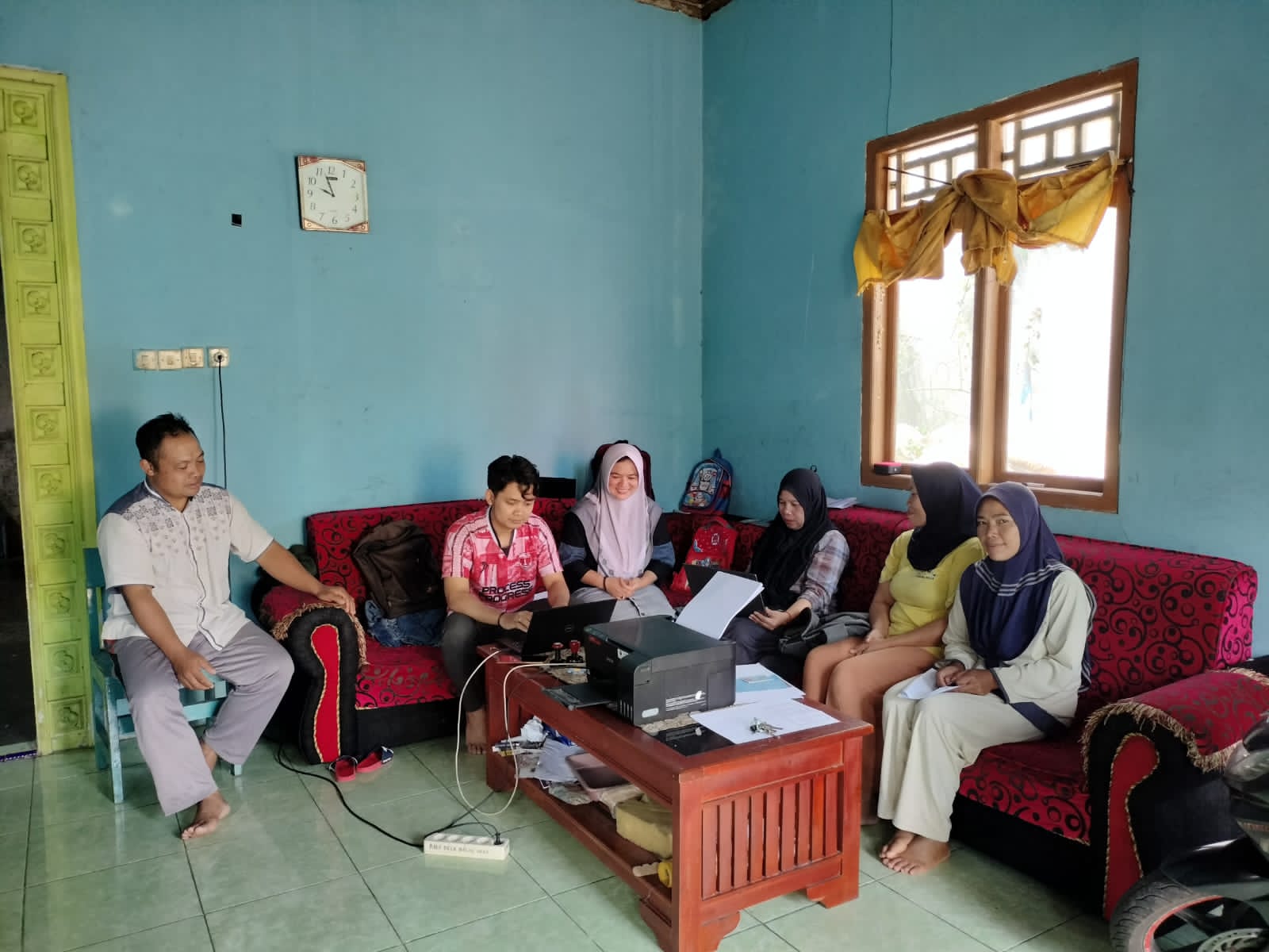 Hari Libur, Pemerintah Desa Belik Pemalang Beri Layanan Jemput Bola 