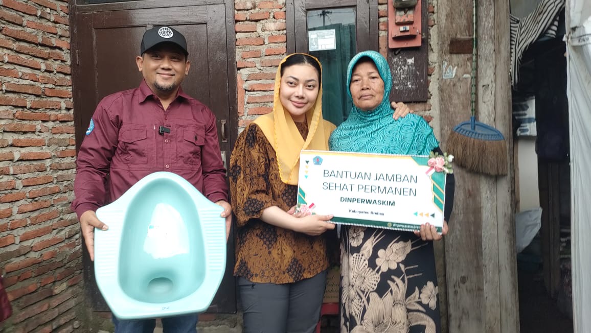 Hidup Memprihatinkan di Pusat Kota Brebes, Janda Lansia Curi Perhatian Bupati