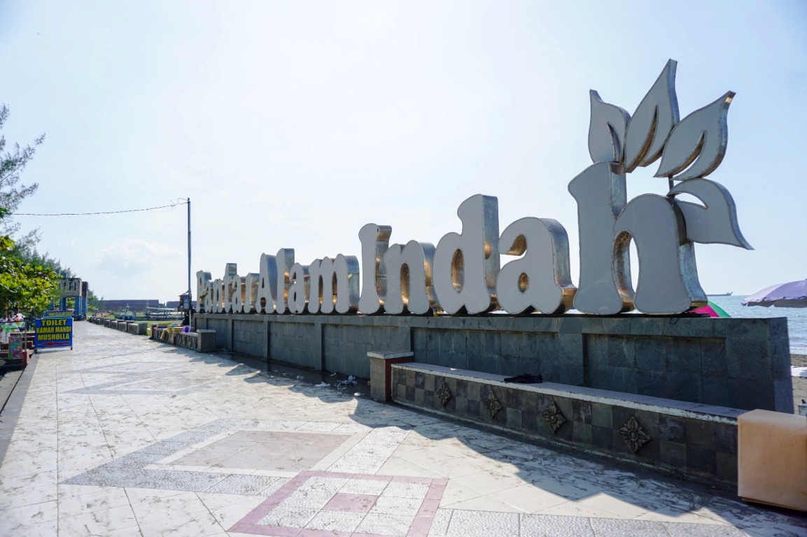 4 Wisata Pantai Tegal Siap Hadapi Libur Nataru, Disporapar Pastikan Tarif Tiket Tak Naik