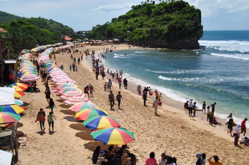Pantai Indrayanti: Pesona Keindahan Pantai dan Sejarah Unik di Yogyakarta