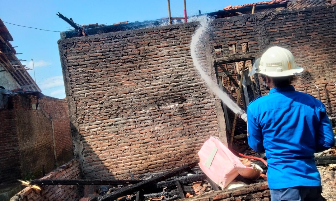 Lupa Matikan Tungku, Rumah Warga di Brebes Terbakar