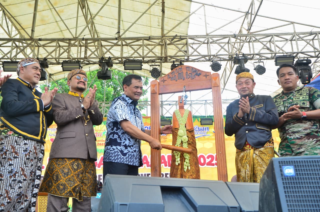 Gubernur Jateng Ahmad Luthfi Hadiri Festival Mangga di Pemalang