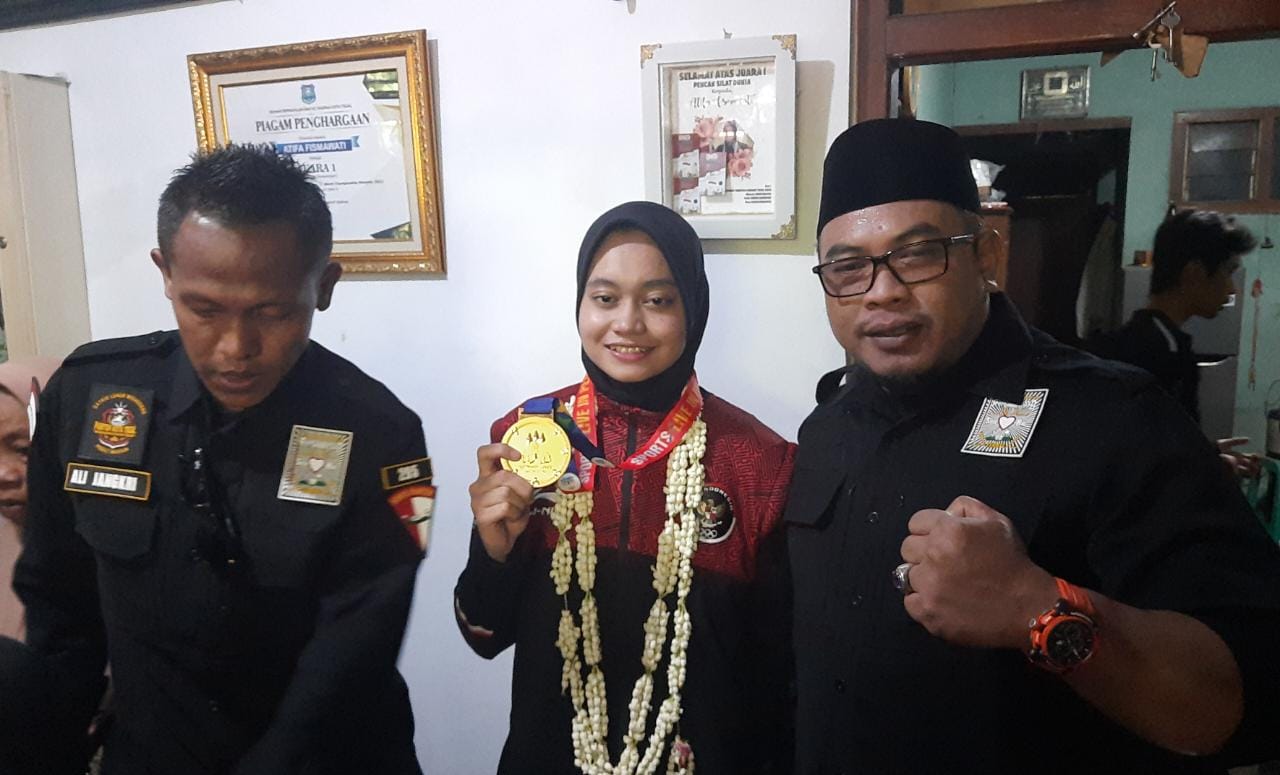 Atifa Fismawati, Peraih Medali Emas SEA Games 2023 Pulang ke Tegal Disambut Tradisi Tawur