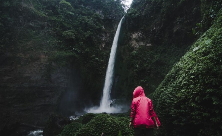 5 Tempat Wisata Terkenal yang Mitosnya Bikin Asmara Kandas