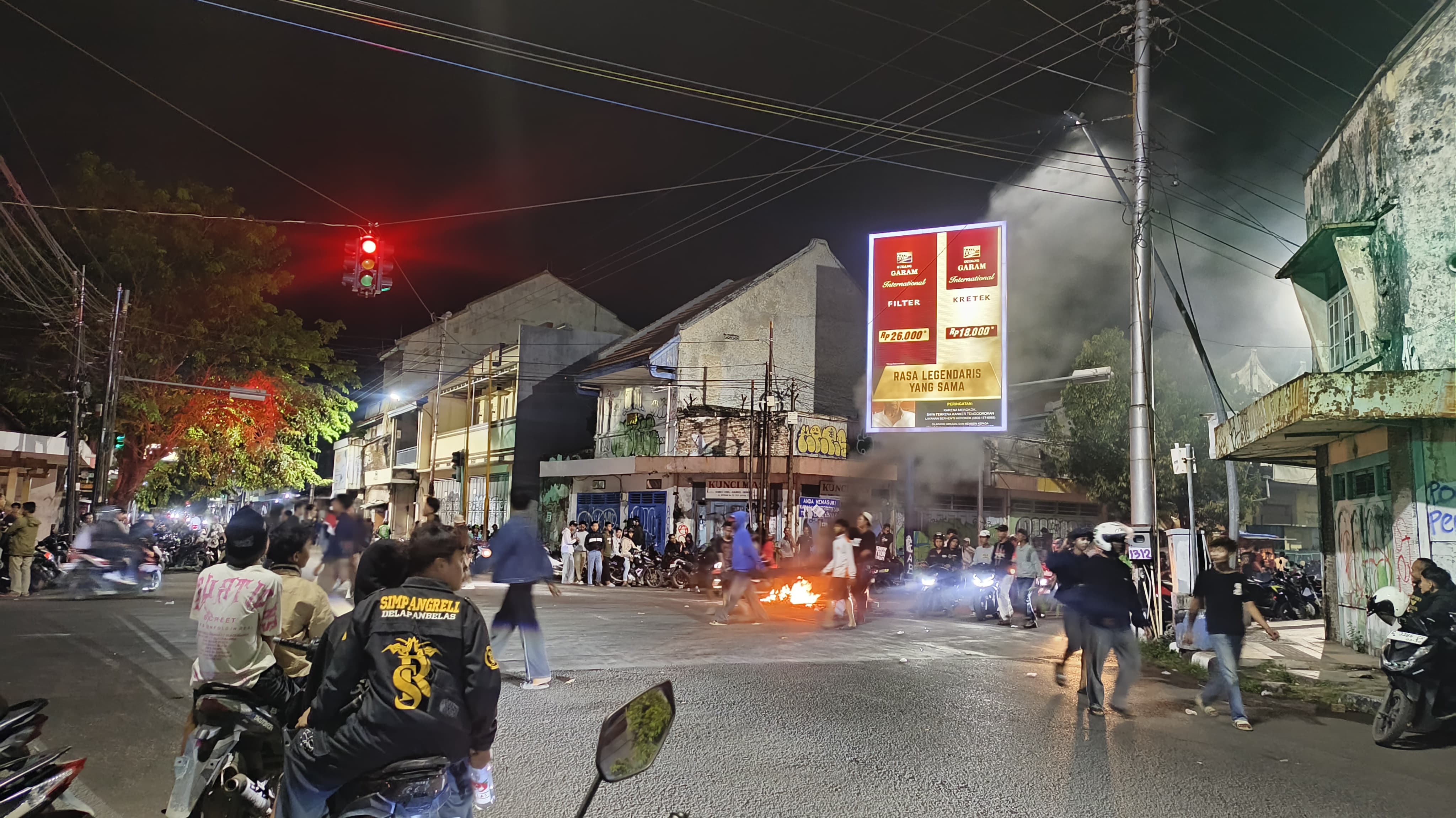 Kota Tegal Mencekam, Massa Rusak Mapolres dan Gedung DPRD