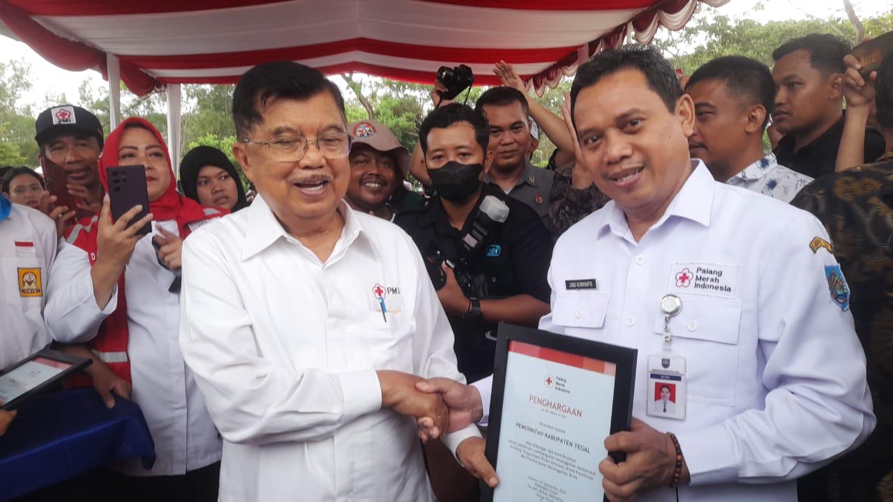 Selamat! Pemkab Tegal dapat Penghargaan dari PMI Pusat Karena Berhasil Kurangi Risiko Bencana  