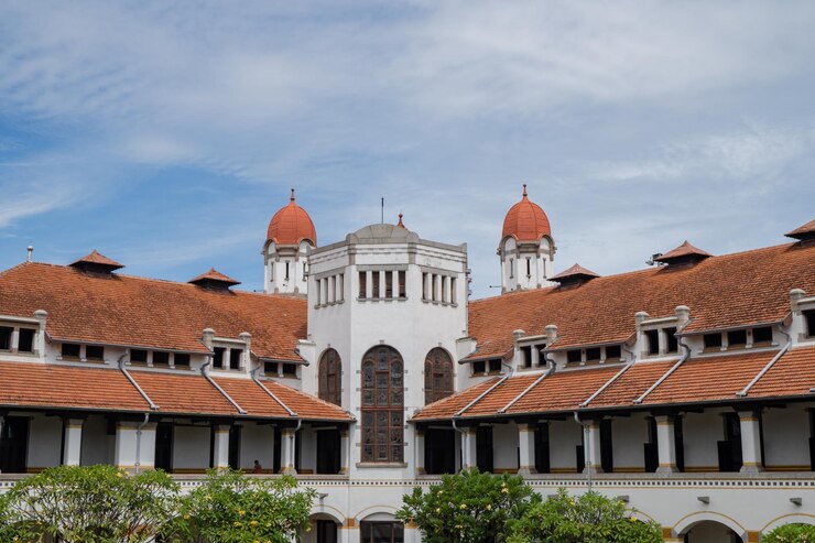 6 Cerita Mistis Lawang Sewu yang Terkenal, Mitos atau Beneran Ada?