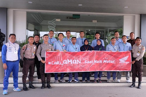 Tim Safety Riding Astra Motor Jawa Tengah Beri Pemaparan Teknik #Cari_Aman Bagi Karyawan PT SAMI Semarang