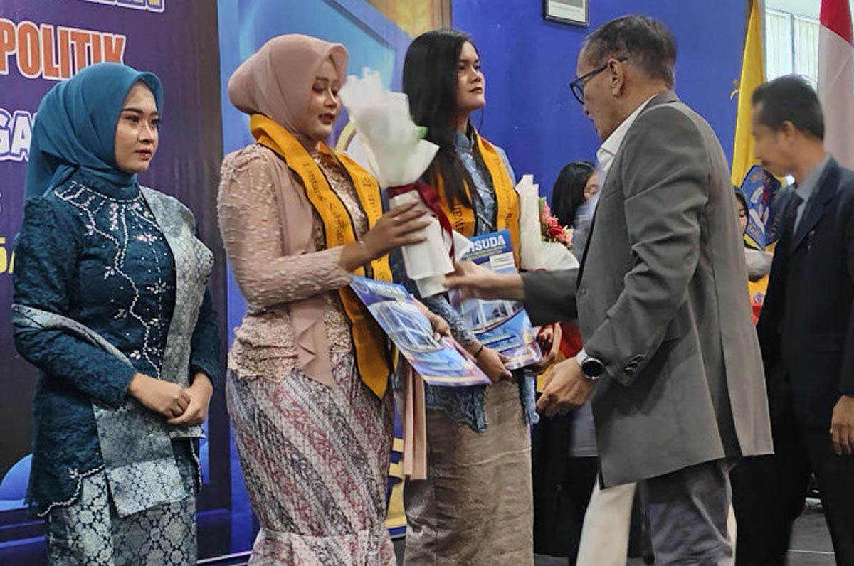 Siap Hadapi Era AI, FISIP UPS Tegal Lepas 82 Calon Wisudawan
